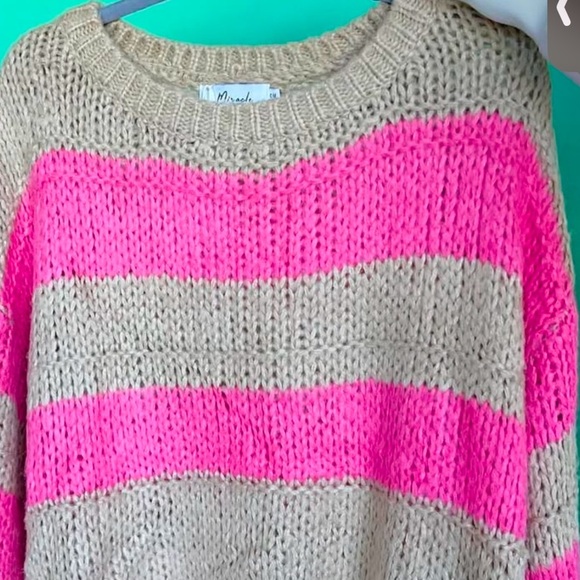 VIBRANT PINK AND TAN LARGE STRIPE CHUNKY KNIT SWEATER!!! Quality! - Picture 1 of 6